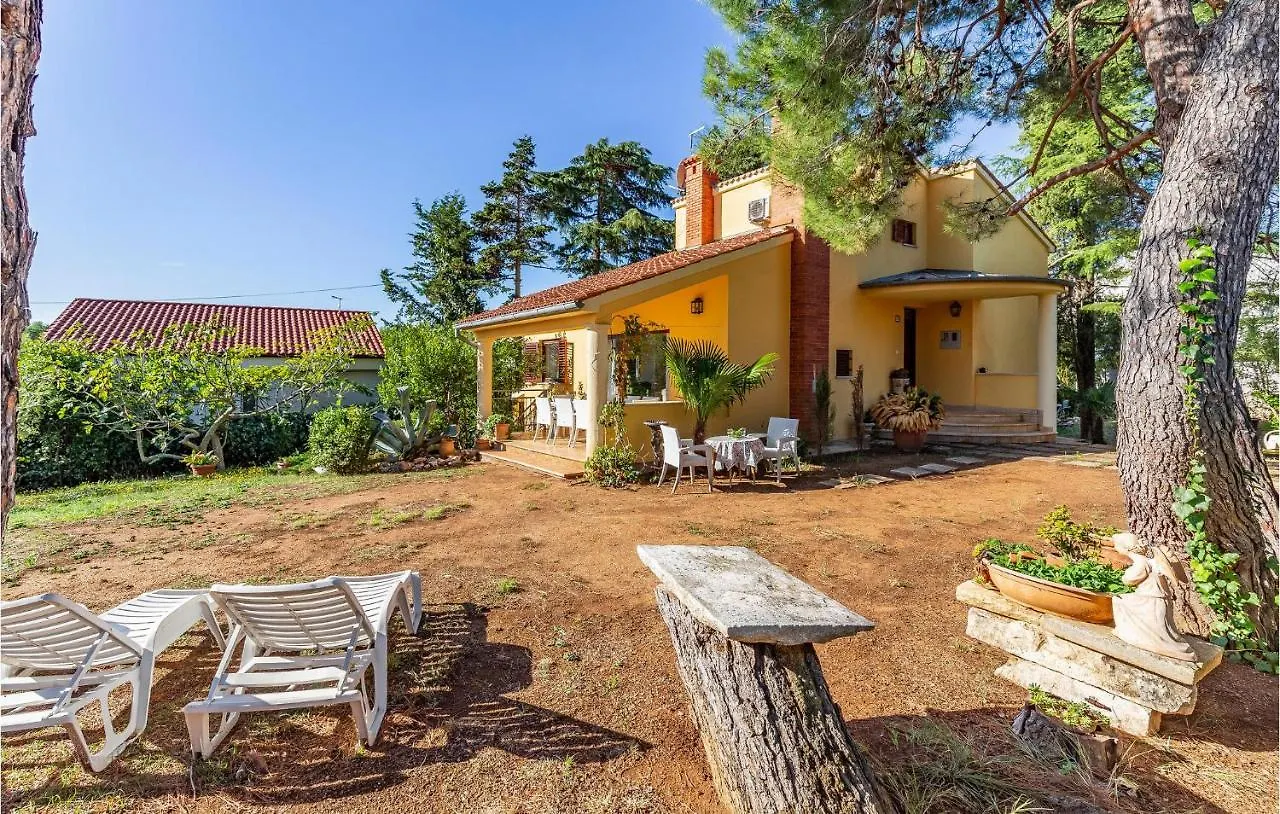 Holiday home Beautiful Home In Pomer With Wifi