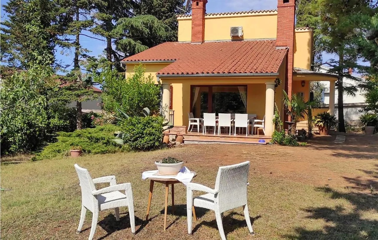 Beautiful Home In Pomer With Wifi Croatia