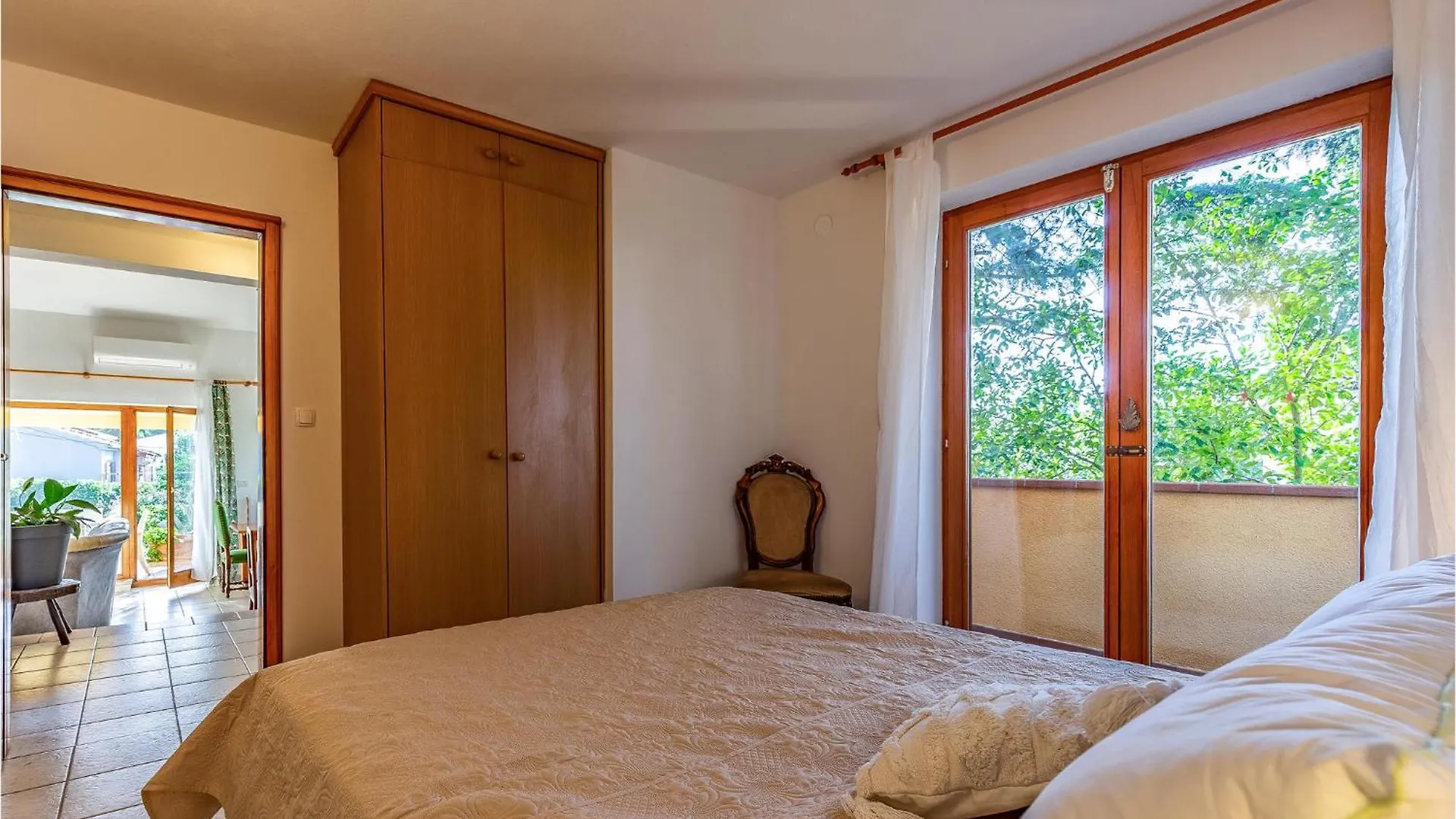 Beautiful Home In Pomer With Wifi